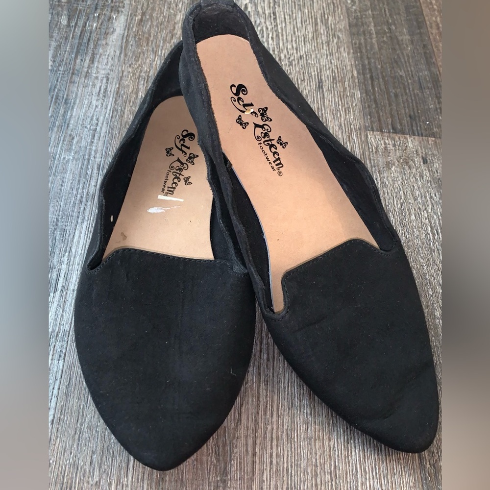 Black closed-toe shoes, size 6.5M, Sey Esteem brand
